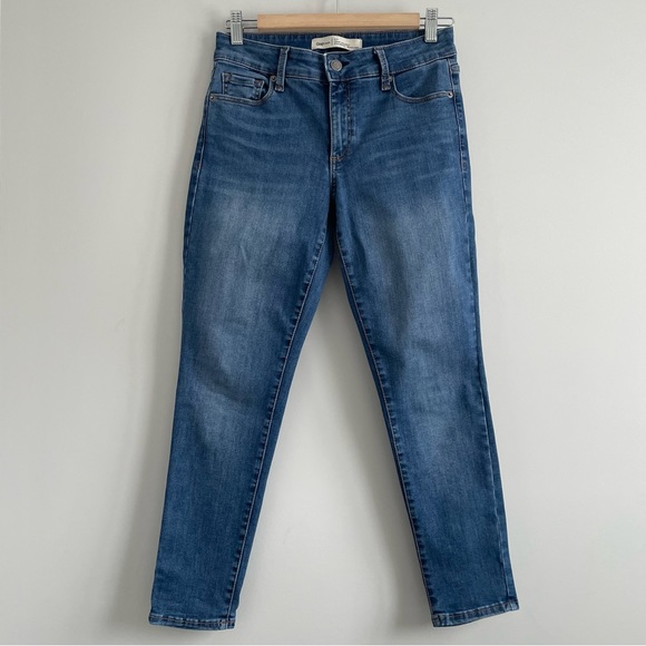 Gap True Skinny jeans in Sculpt, medium indigo - Picture 2 of 5